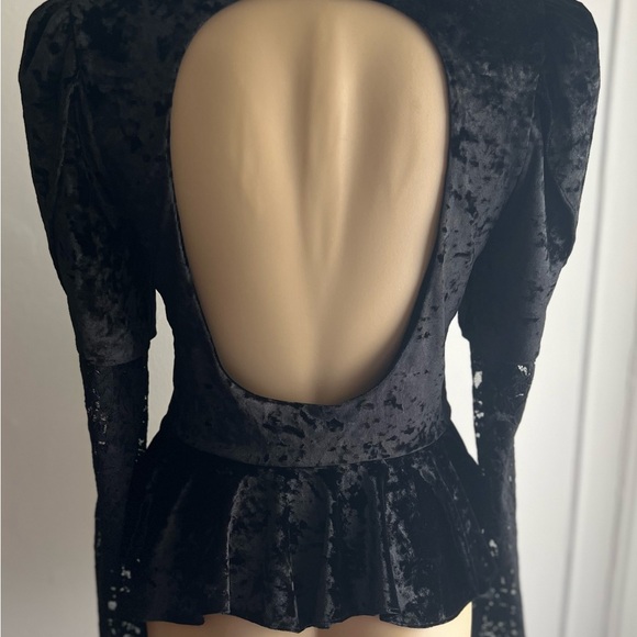 NWT Caroline Costas Top with Open back, Size S - Picture 4 of 8